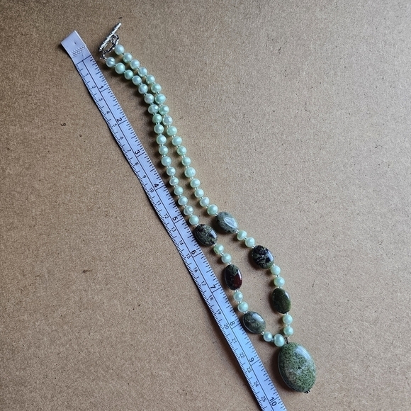 Green-toned freshwater pearl necklace green stones toggle clasp mermaidcore - Picture 5 of 5